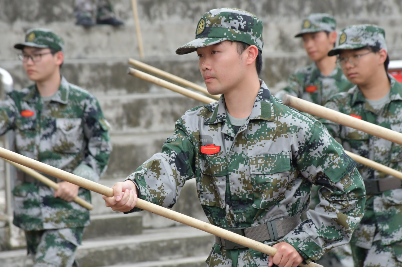 机车车辆学院2022级军训进行中3.png