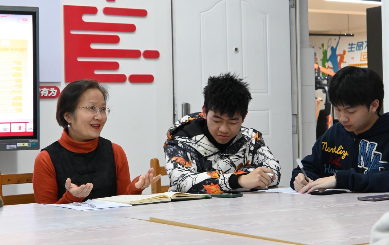 书记茶话会2.jpg