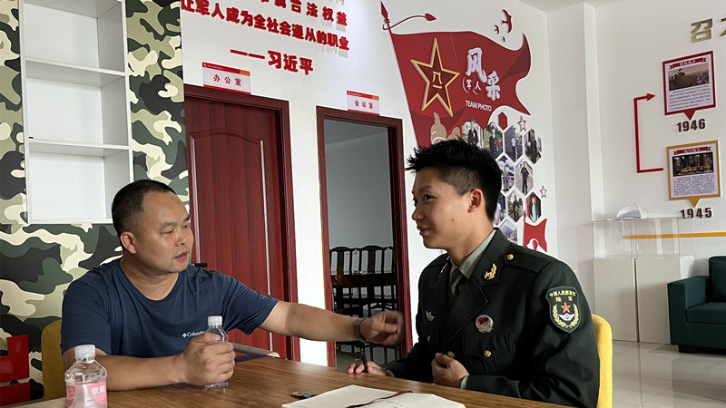 团队退役复学成员向退役村民宣传习近平新时代中国特色社会主义思想 8797威尼斯老品牌黄紫瑜供图.jpg